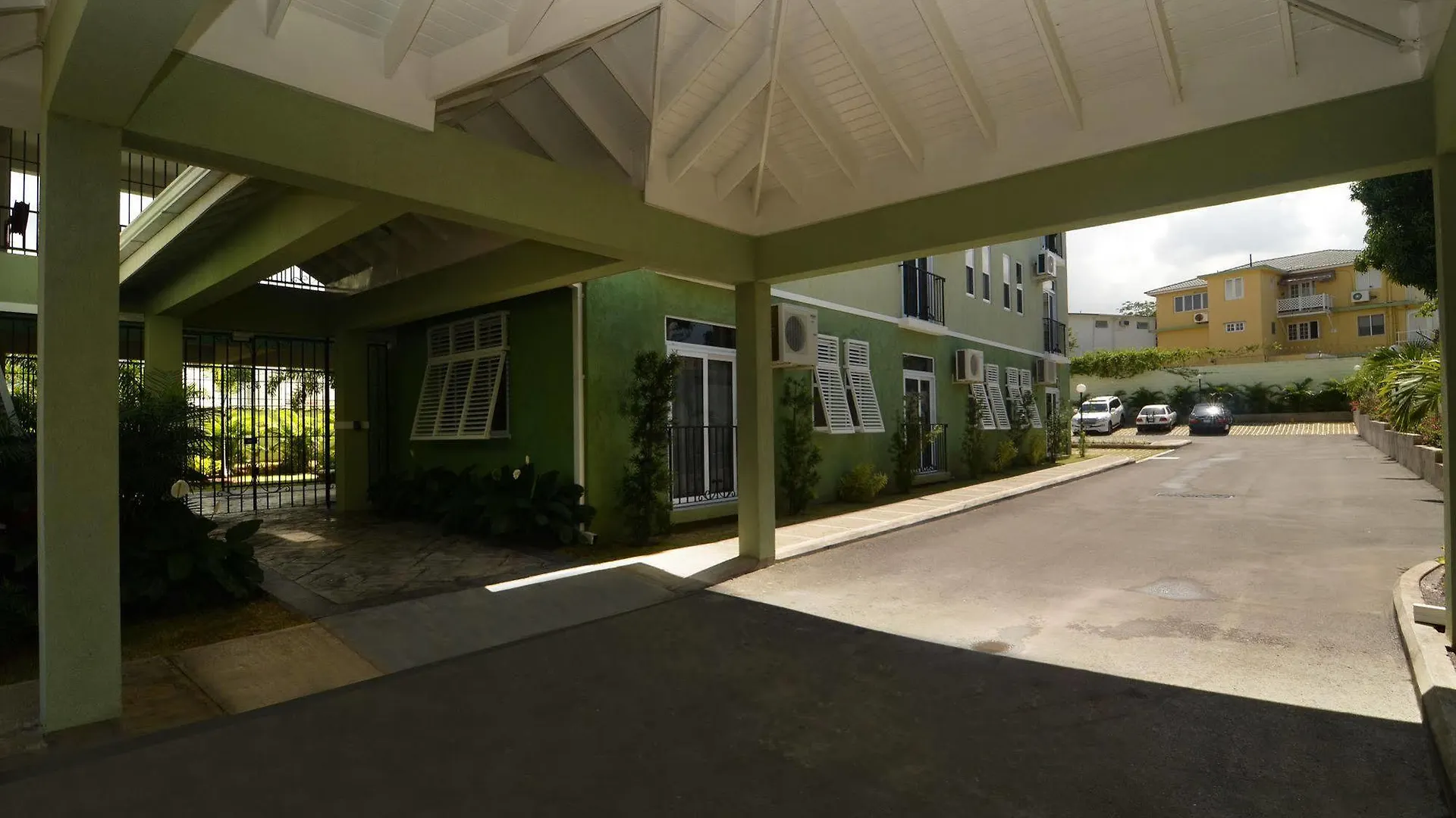 Kingsway New Kingston Guest Apartment II 3*,